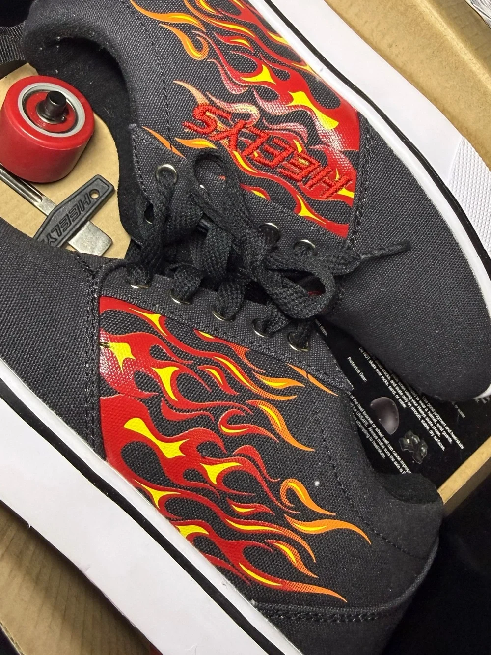 Like New Y2K 2000s Heelys Boys Pro 20 Print Shoes Embroidered Flames With Box